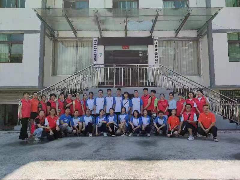 南江县青年志愿者协会开展“志愿敬老行 关