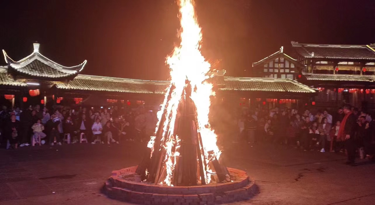 平昌县:白衣古镇持续释放春节文旅消费动能(图1) 微信图片_20240223191044.jpg